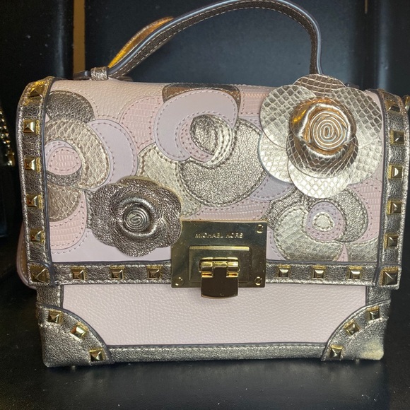 Pink with roses Michael Kors bag - Picture 2 of 3